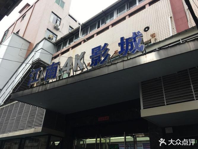 操哭女同桌的相关介绍