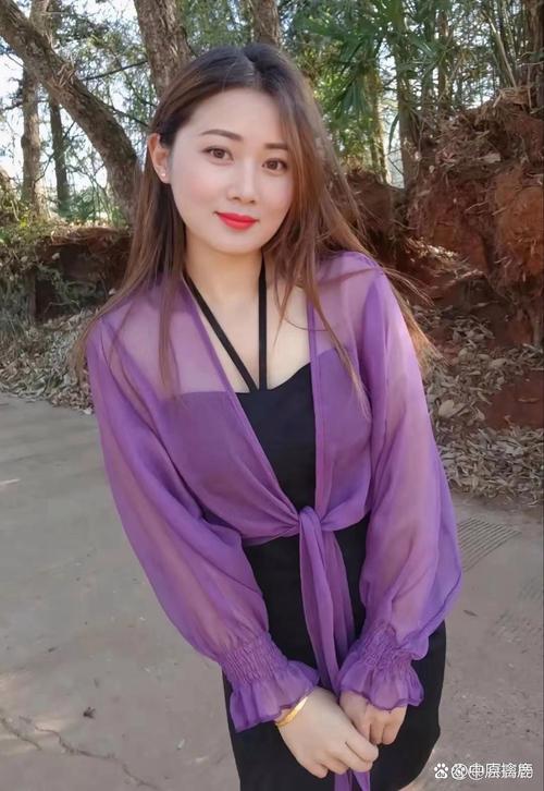 强d漂亮雪白丰满少妇av的相关介绍