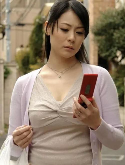 美女老师被人操的相关介绍
