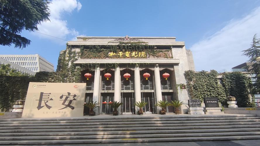 小说诱奸处女警花的相关介绍