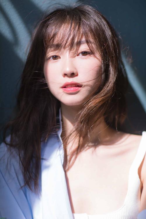 操美女老师的逼的相关介绍