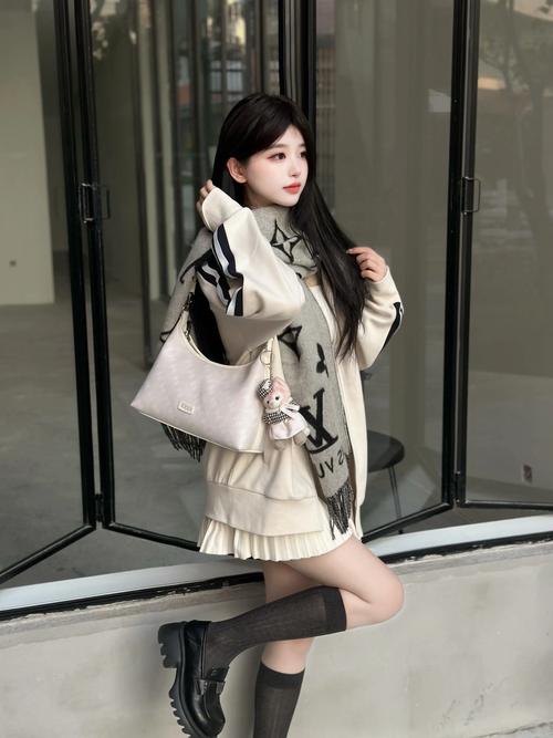 老女人av偷拍的相关介绍