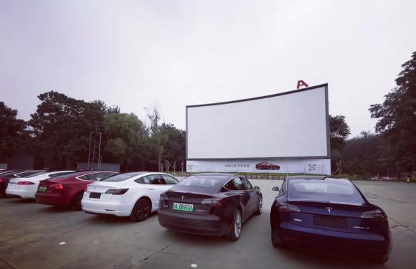 一边亲一边揉一边做的相关介绍