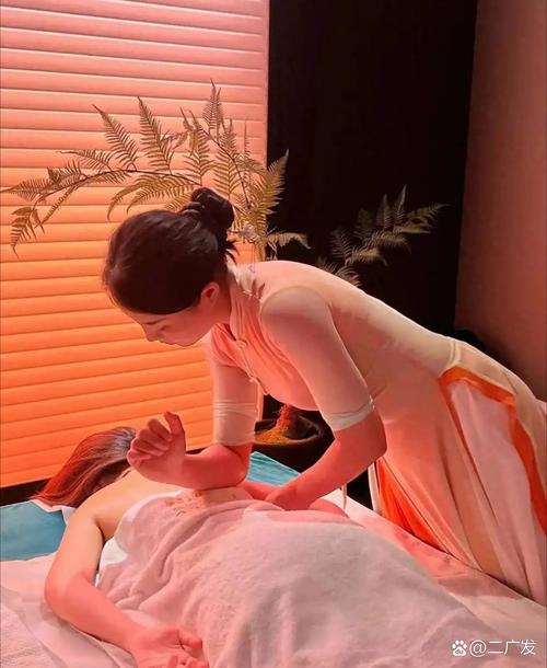 操哭女老师的相关介绍