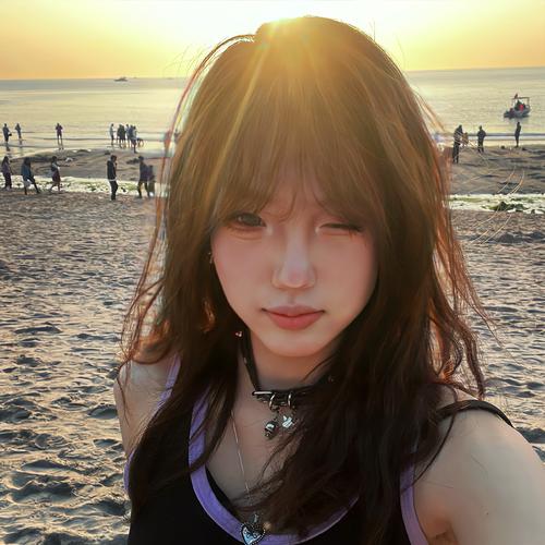美女老师被男人操的相关介绍