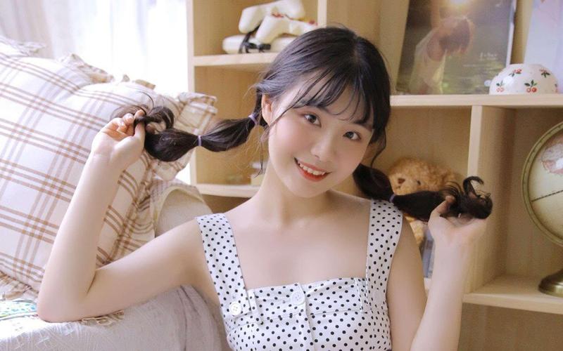 秘书奶子的相关介绍
