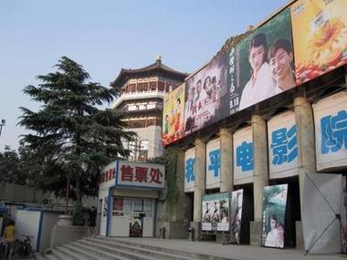 免费丰满少妇av的相关介绍