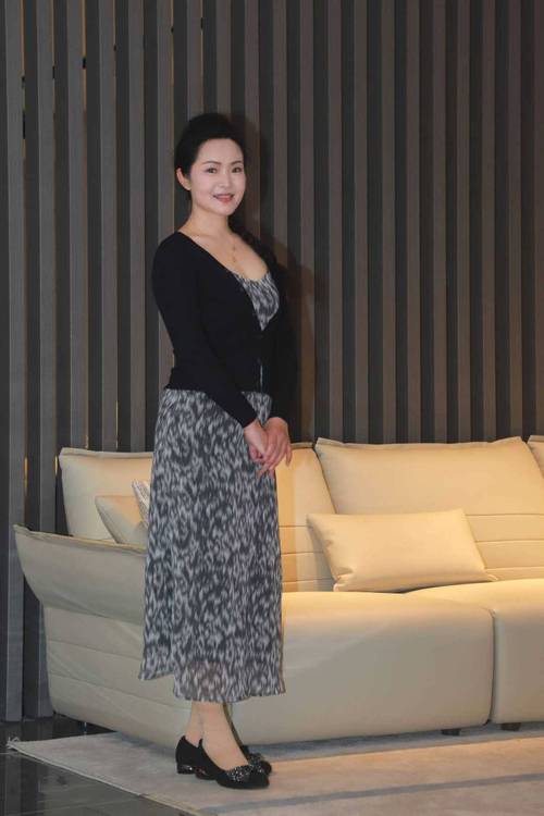 美女人妻少妇一区二区的相关介绍