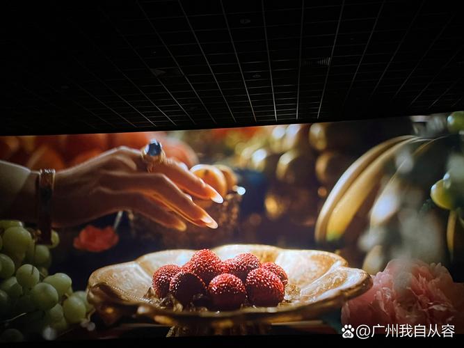一边亲一边摸摸的相关介绍